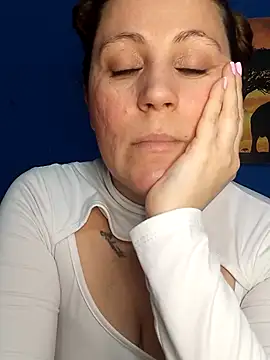 Snapshot of SofiEsteves chatting on 06.28.26 SofiEsteves online show from 06.28.26
