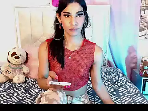 Snapshot of titania1502 chatting on 12.20.25 titania1502 online show from 12.20.25