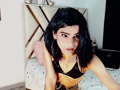 Snapshot of titania1502 chatting on 12.23.25 titania1502 online show from 12.23.25