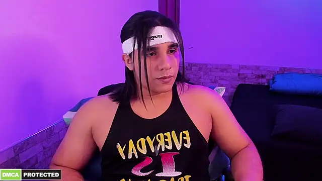 Snapshot of latinboyfit chatting on 04.30.26 latinboyfit online show from 04.30.26