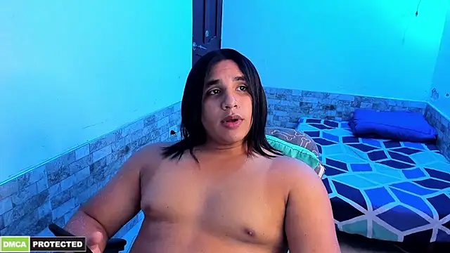 Snapshot of latinboyfit chatting on 06.26.26 latinboyfit online show from 06.26.26