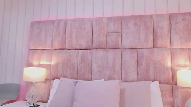 ScarlettFoox online show from 12.22.25