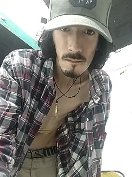 Snapshot of sk8-boy chatting on 05.04.26 sk8-boy online show from 05.04.26