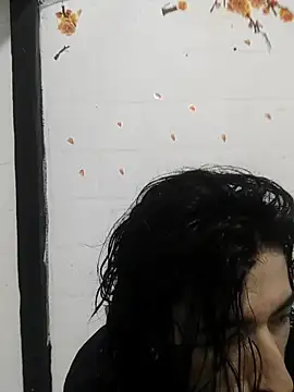 Snapshot of sk8-boy chatting on 05.12.26 sk8-boy online show from 05.12.26