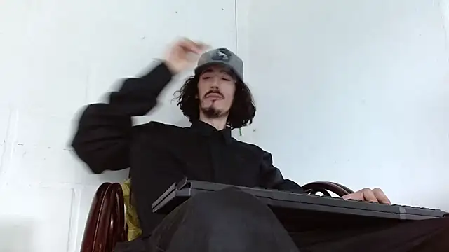 Snapshot of sk8-boy chatting on 06.19.26 sk8-boy online show from 06.19.26