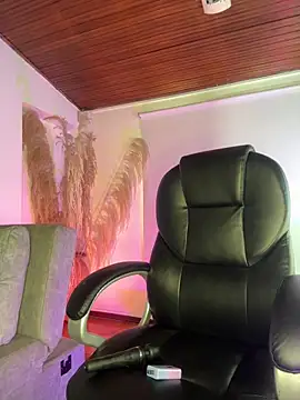 Amelie Wine online show from 04.14.26