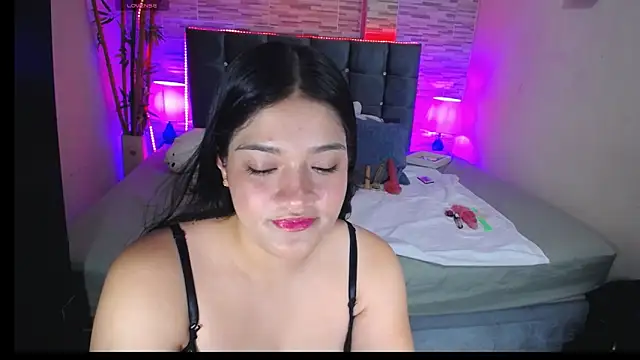 Snapshot of Valeri_hot22 chatting on 04.17.26 Valeri hot22 online show from 04.17.26