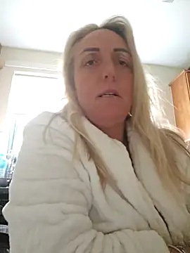Snapshot of theblondecocklover chatting on 03.18.26 theblondecocklover online show from 03.18.26
