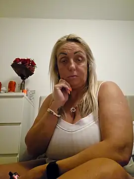 Snapshot of theblondecocklover chatting on 03.25.26 theblondecocklover online show from 03.25.26