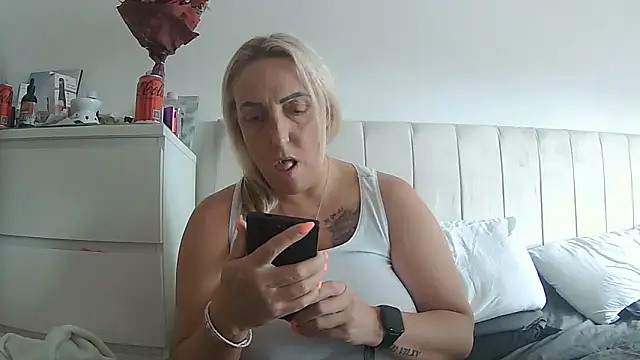 Snapshot of theblondecocklover chatting on 03.27.26 theblondecocklover online show from 03.27.26