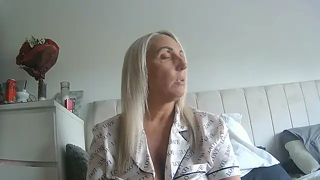 Snapshot of theblondecocklover chatting on 06.17.26 theblondecocklover online show from 06.17.26