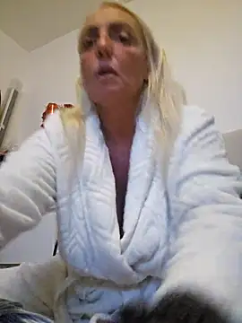Snapshot of theblondecocklover chatting on 07.19.26 theblondecocklover online show from 07.19.26