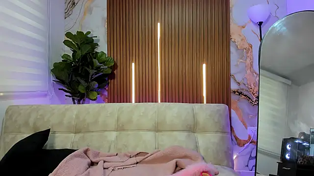 Nickie reed  online show from 12.22.25