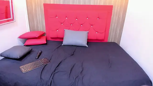 meggancurvy online show from 03.10.26