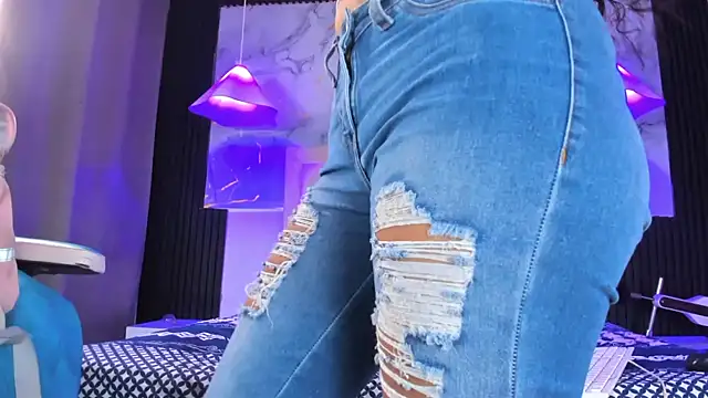 Snapshot of Carla_evans_ chatting on 12.22.25 Carla evans online show from 12.22.25