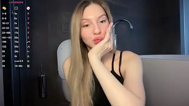 Snapshot of blondinkaa chatting on 04.19.26 blondinkaa online show from 04.19.26