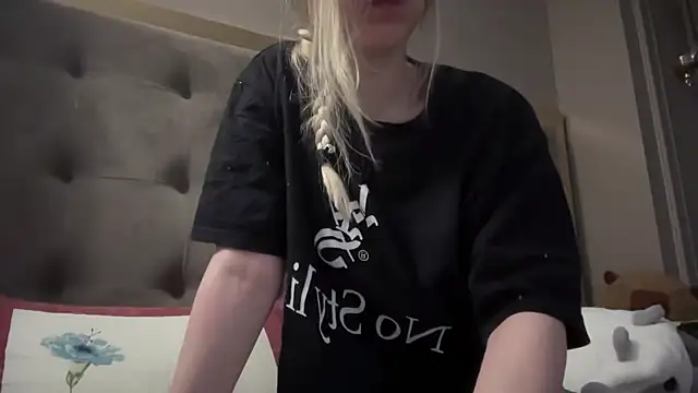 Snapshot of blondinkaa chatting on 06.08.26 blondinkaa online show from 06.08.26