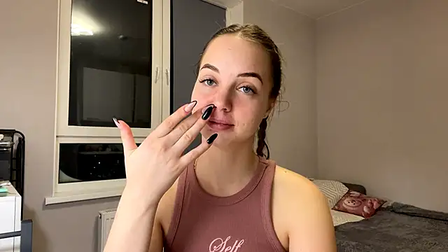 Snapshot of AliceQueenGirl chatting on 01.10.26 AliceQueenGirl online show from 01.10.26