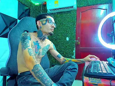 Snapshot of Boy_tatto77 chatting on 05.30.26 Boy tatto77 online show from 05.30.26