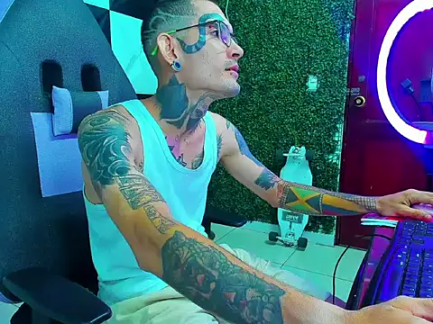 Snapshot of Boy_tatto77 chatting on 06.21.26 Boy tatto77 online show from 06.21.26
