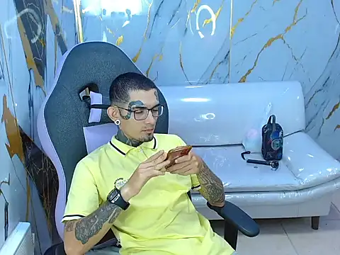 Snapshot of Boy_tatto77 chatting on 06.30.26 Boy tatto77 online show from 06.30.26