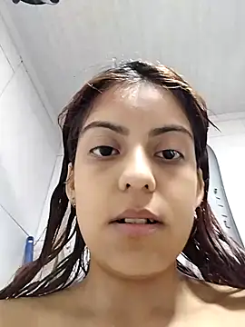 mia hottie2210 online show from 12.20.25