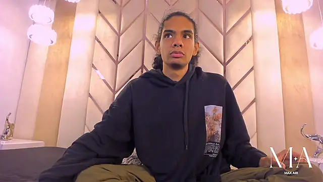 Max Ari online show from 01.11.26