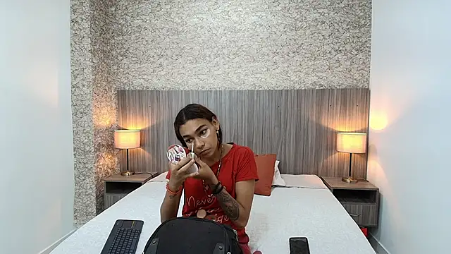 zoe bermudez online show from 12.19.25