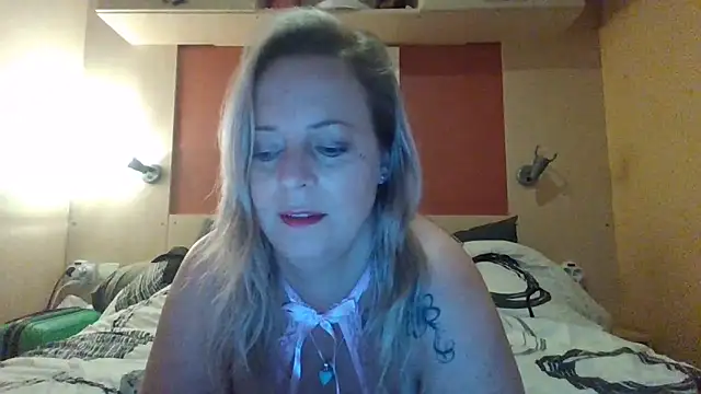 Snapshot of Miss-Chupagirly chatting on 12.19.25 Miss-Chupagirly online show from 12.19.25