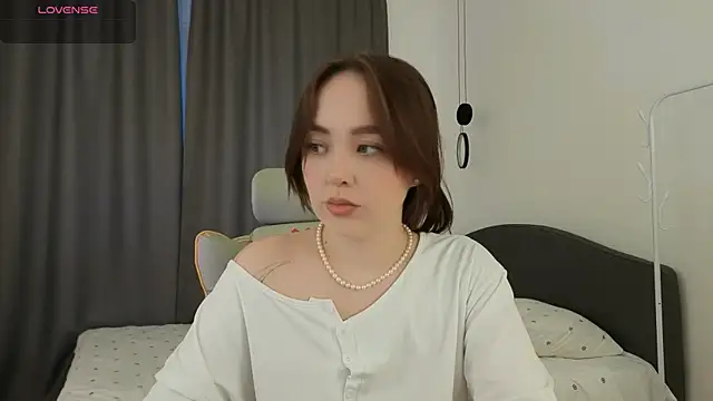 fallin lovee online show from 04.14.26