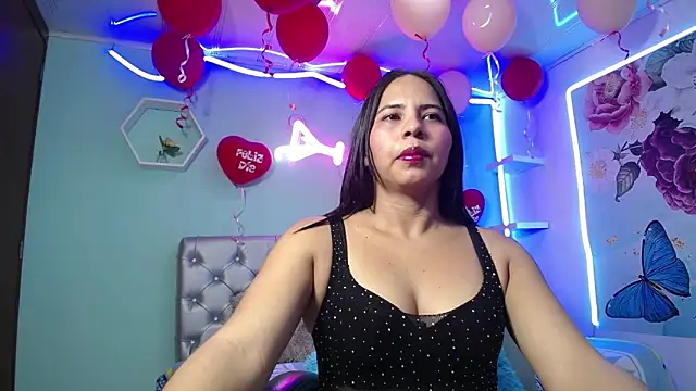 Snapshot of nicol_ross19 chatting on 02.15.26 nicol ross19 online show from 02.15.26