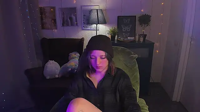 Snapshot of SarahShelby chatting on 04.29.26 SarahShelby online show from 04.29.26