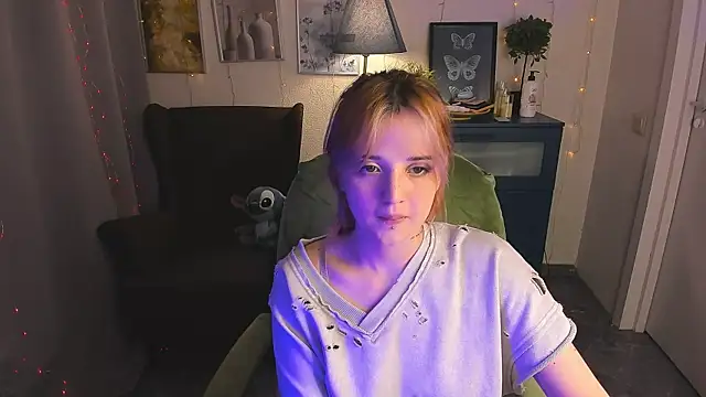Snapshot of SarahShelby chatting on 06.04.26 SarahShelby online show from 06.04.26
