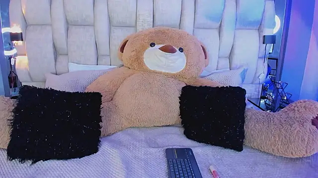 Snapshot of _PaulinaDoll_ chatting on 03.28.26 PaulinaDoll online show from 03.28.26