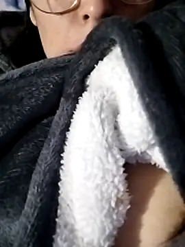 Snapshot of vanNe78 chatting on 12.21.25 vanNe78 online show from 12.21.25