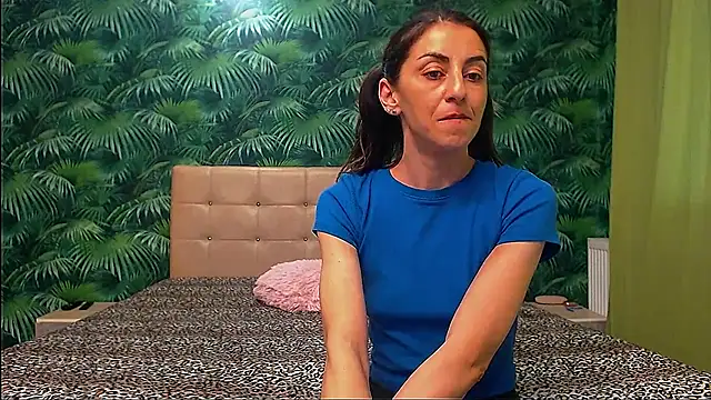 Stella John online show from 01.08.25