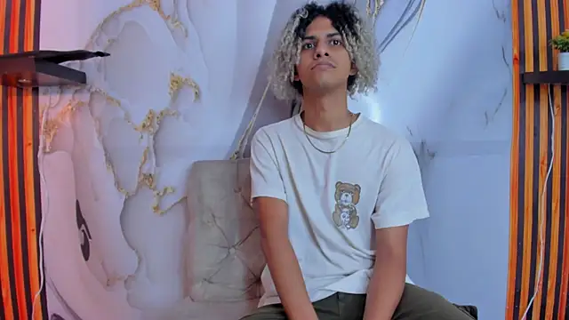 Victor LatinBoy online show from 12.20.25