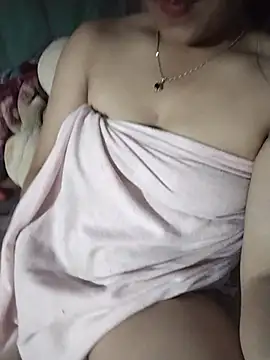Snapshot of Lucky_cutee chatting on 06.24.26 Lucky cutee online show from 06.24.26