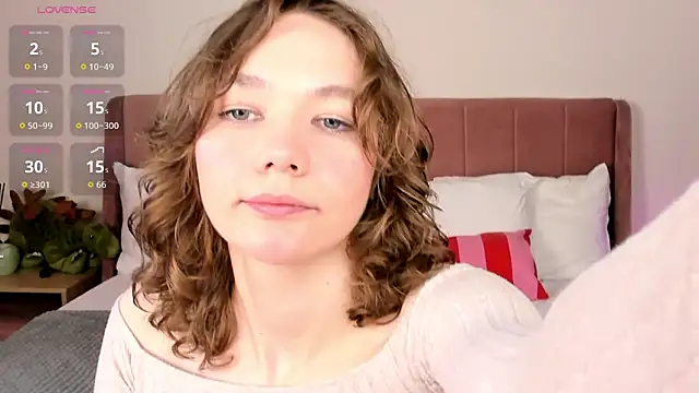 Snapshot of NovaEva_ chatting on 04.26.26 NovaEva online show from 04.26.26