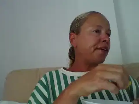 Snapshot of jennyblondeuk chatting on 06.13.26 jennyblondeuk online show from 06.13.26