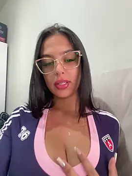 Snapshot of jujuarantes__2026 chatting on 01.07.26 jujuarantes 2026 online show from 01.07.26