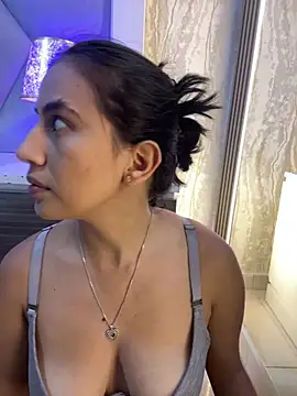 Snapshot of Laylaa- chatting on 01.11.26 Laylaa- online show from 01.11.26