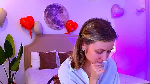 Snapshot of EmeraldGlow chatting on 02.15.26 EmeraldGlow online show from 02.15.26