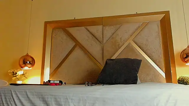 ElenaWatsonn online show from 04.10.26