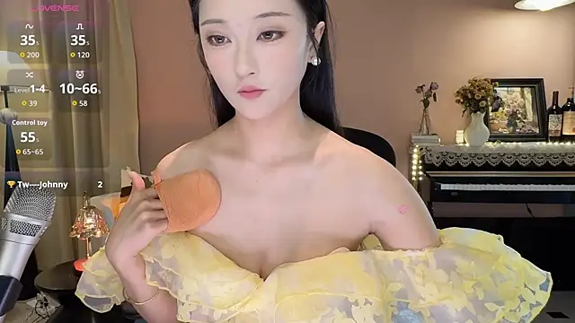 Snapshot of Molly00- chatting on 04.23.26 Molly00- online show from 04.23.26