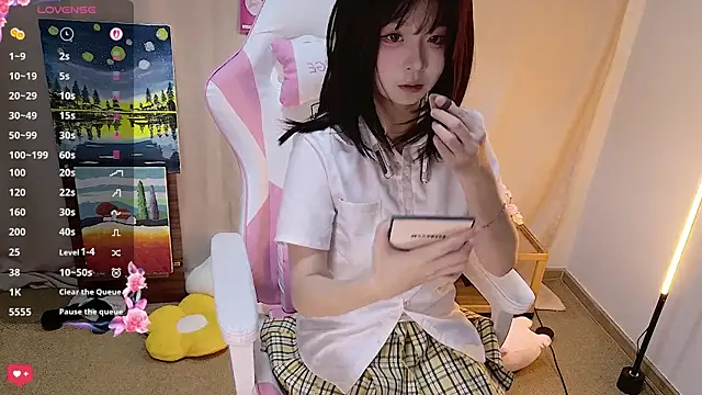 Snapshot of cuteqiqi chatting on 04.21.26 cuteqiqi online show from 04.21.26