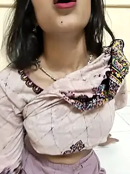 Snapshot of Yours-Zeenat chatting on 04.24.26 Yours-Zeenat online show from 04.24.26