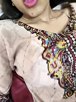 Snapshot of Yours-Zeenat chatting on 04.25.26 Yours-Zeenat online show from 04.25.26
