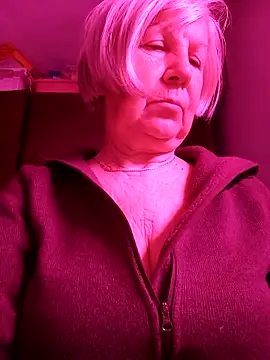 Snapshot of KlaudiaDarling chatting on 01.08.26 KlaudiaDarling online show from 01.08.26