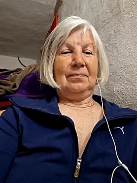 Snapshot of KlaudiaDarling chatting on 05.05.26 KlaudiaDarling online show from 05.05.26